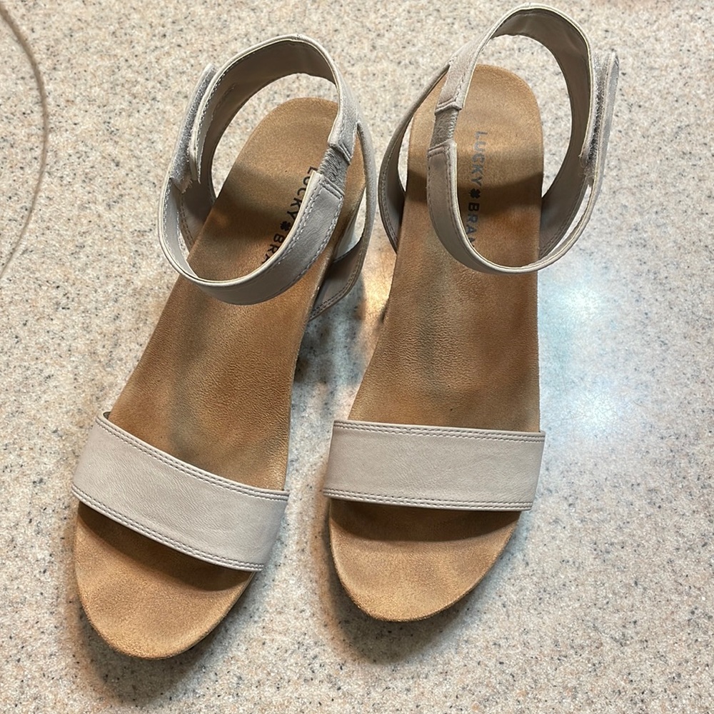 Lucky Brand Kanoa Taupe wedge sandals